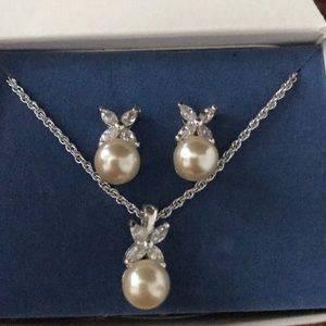 Pearlesque Necklace & Earring gift set